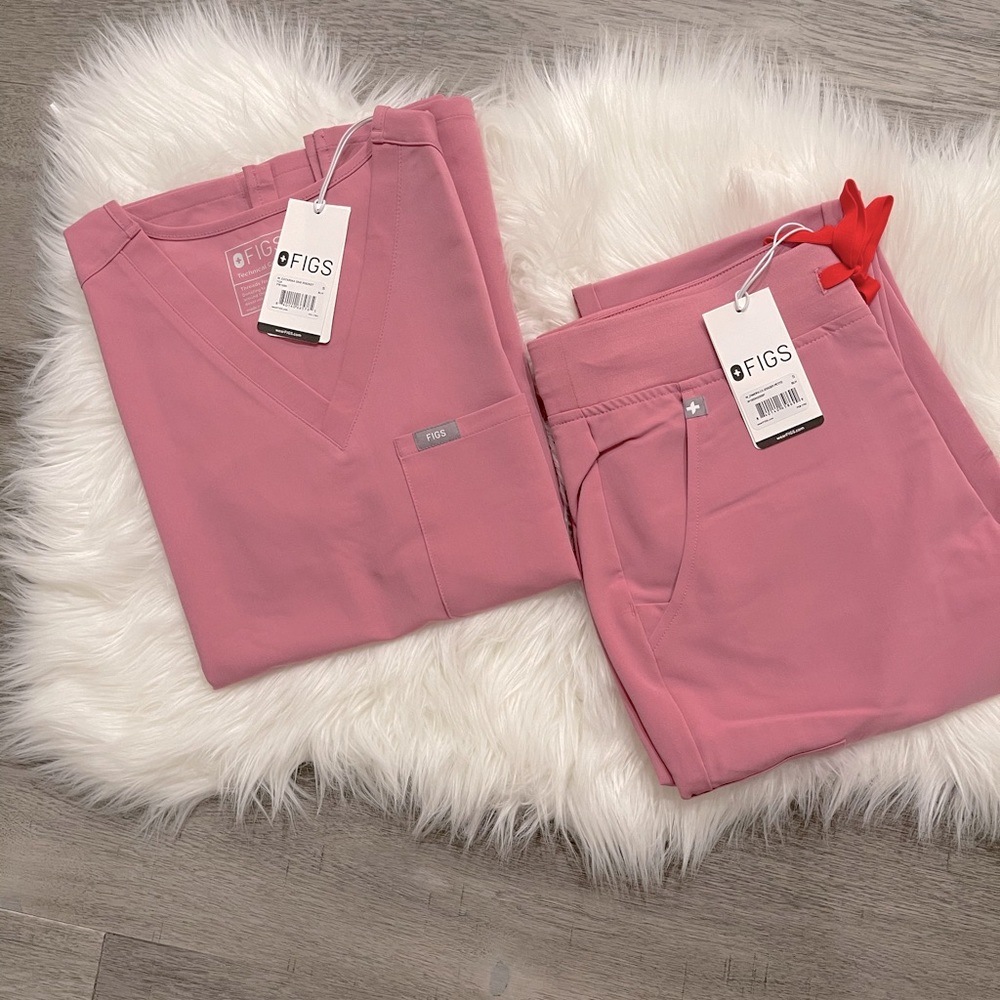 Figs Chalk Pink Scrub Set